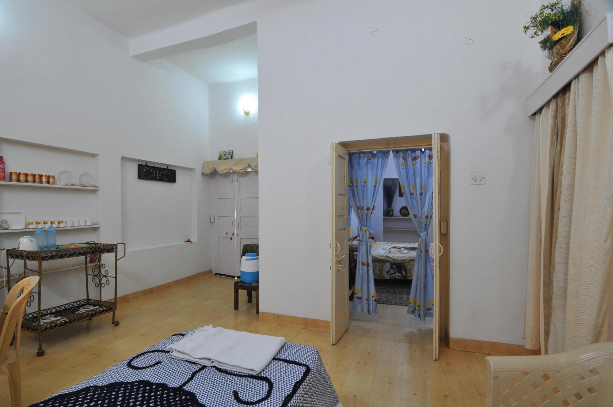 Jheelam Homestay Bhopal Bilik gambar